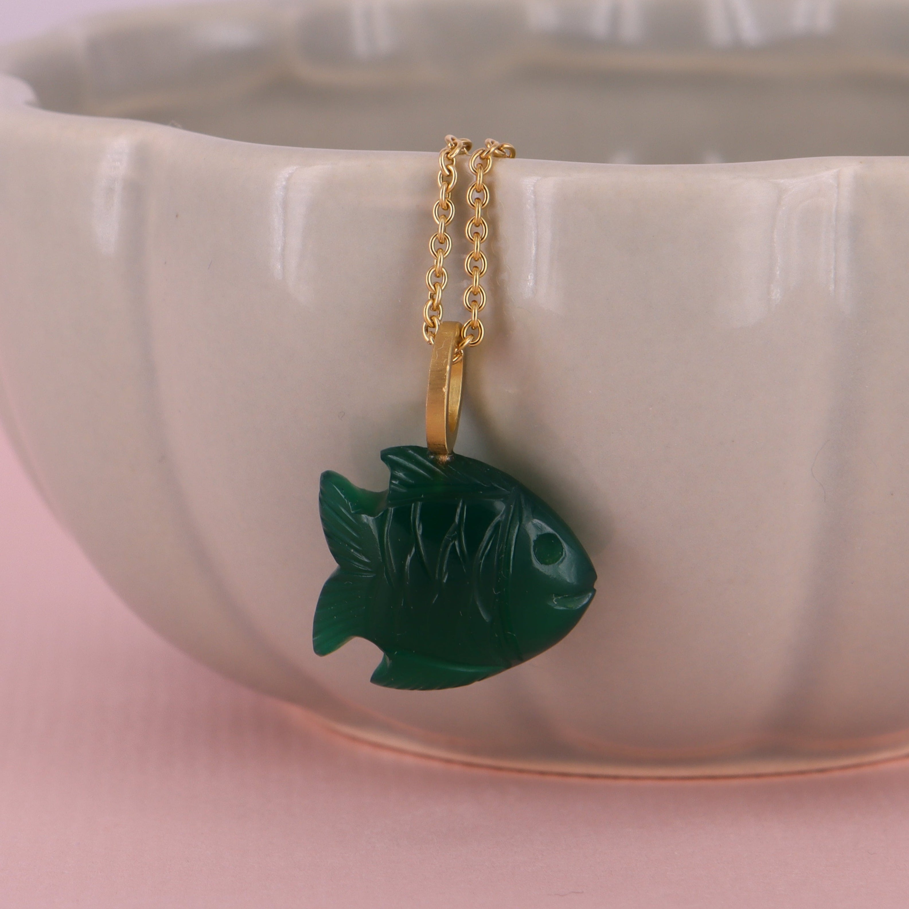 18 kt. No.21 fisk. Mørke grøn onyx. Stor