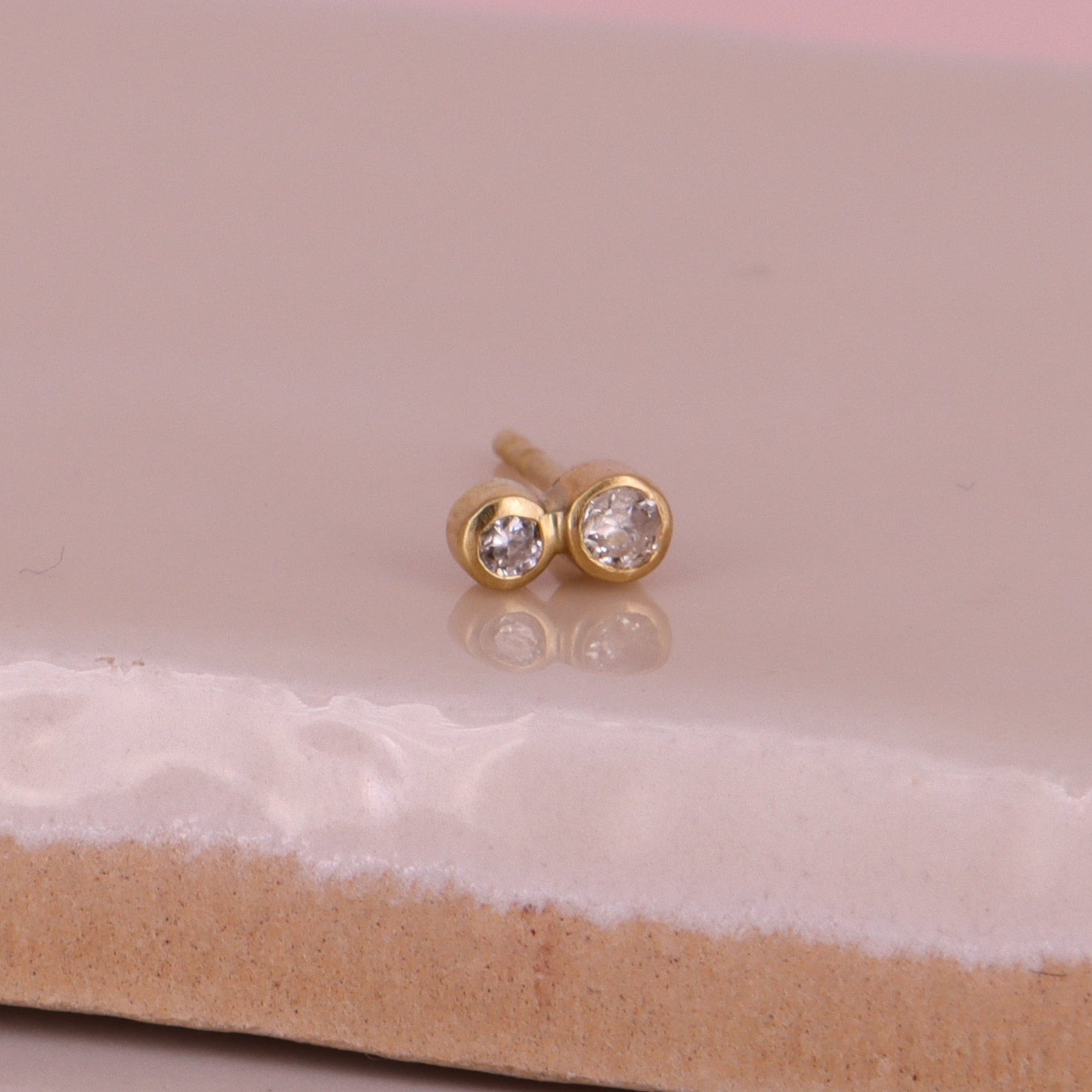 18 kt. - 1. stk. ørestik Guldsmedens diamanter No.14 -🟤 0,05 ct
