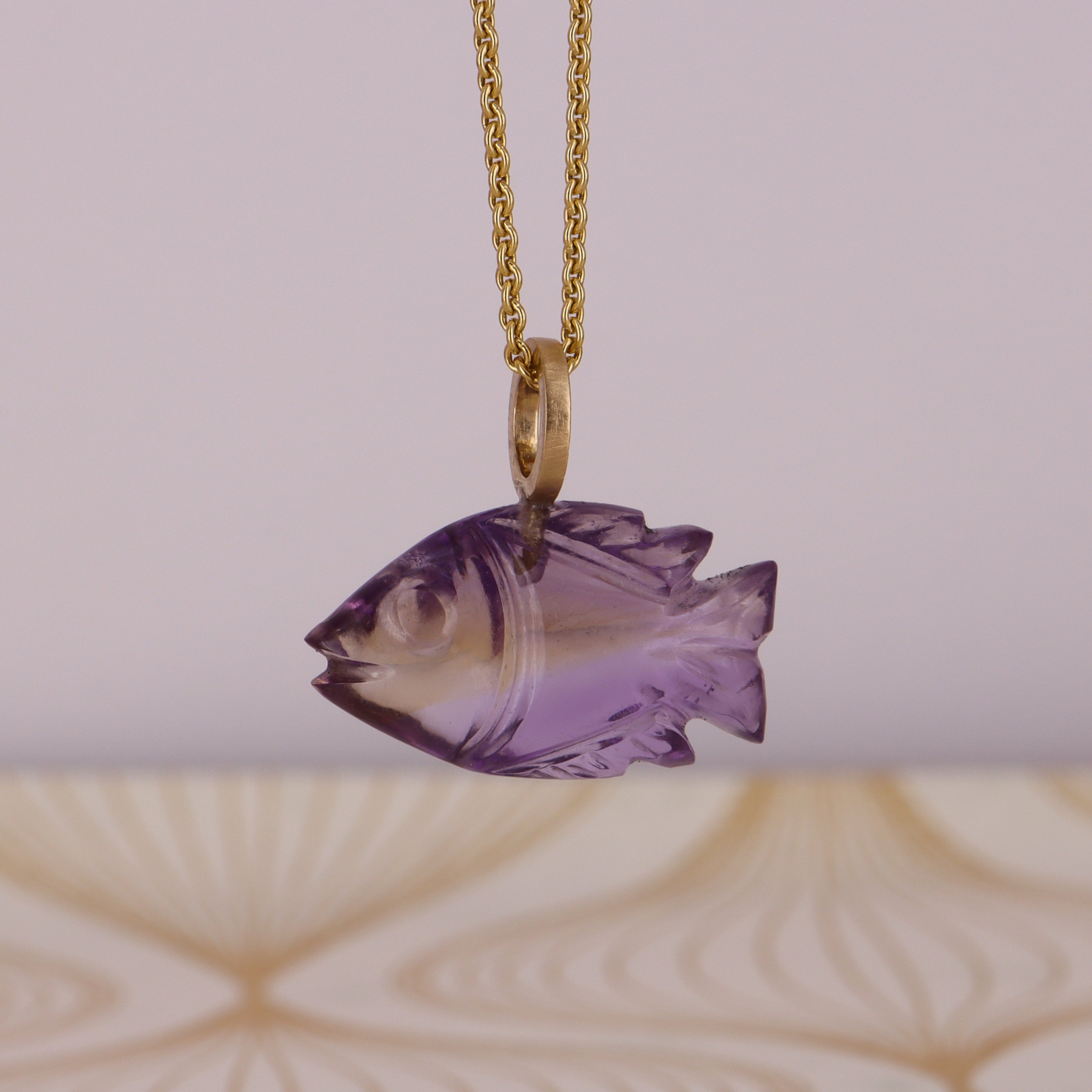 14 kt. No.34 fisk. Transparent lilla ametyst. X Stor