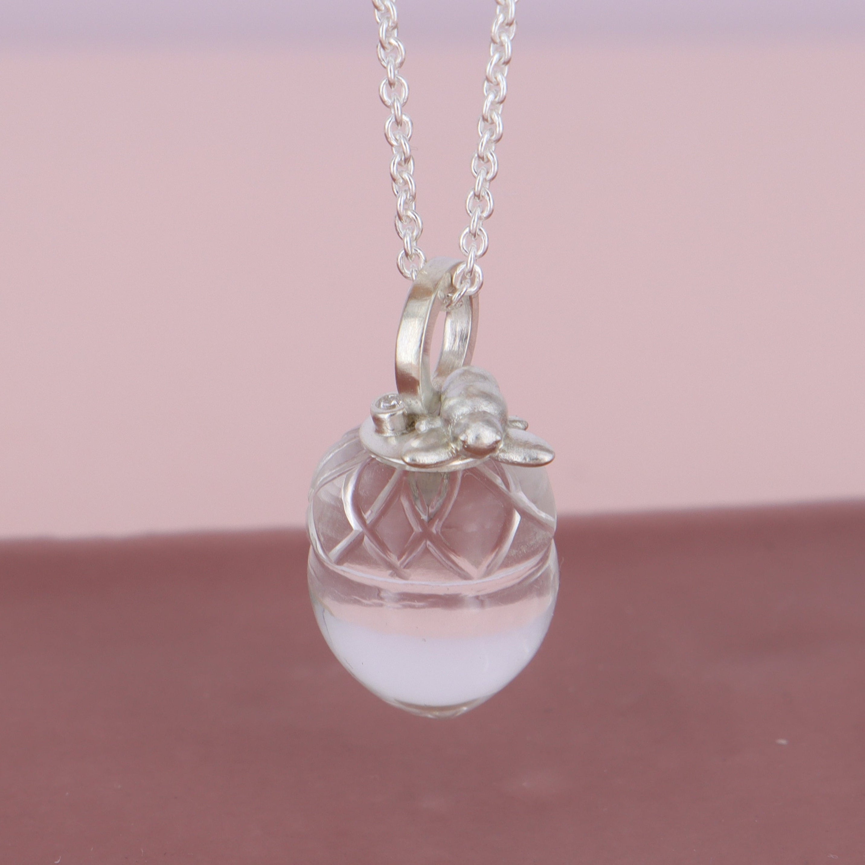 Sølv No.107 - vedhæng agern, diamant & humlebi. Bjergkrystal