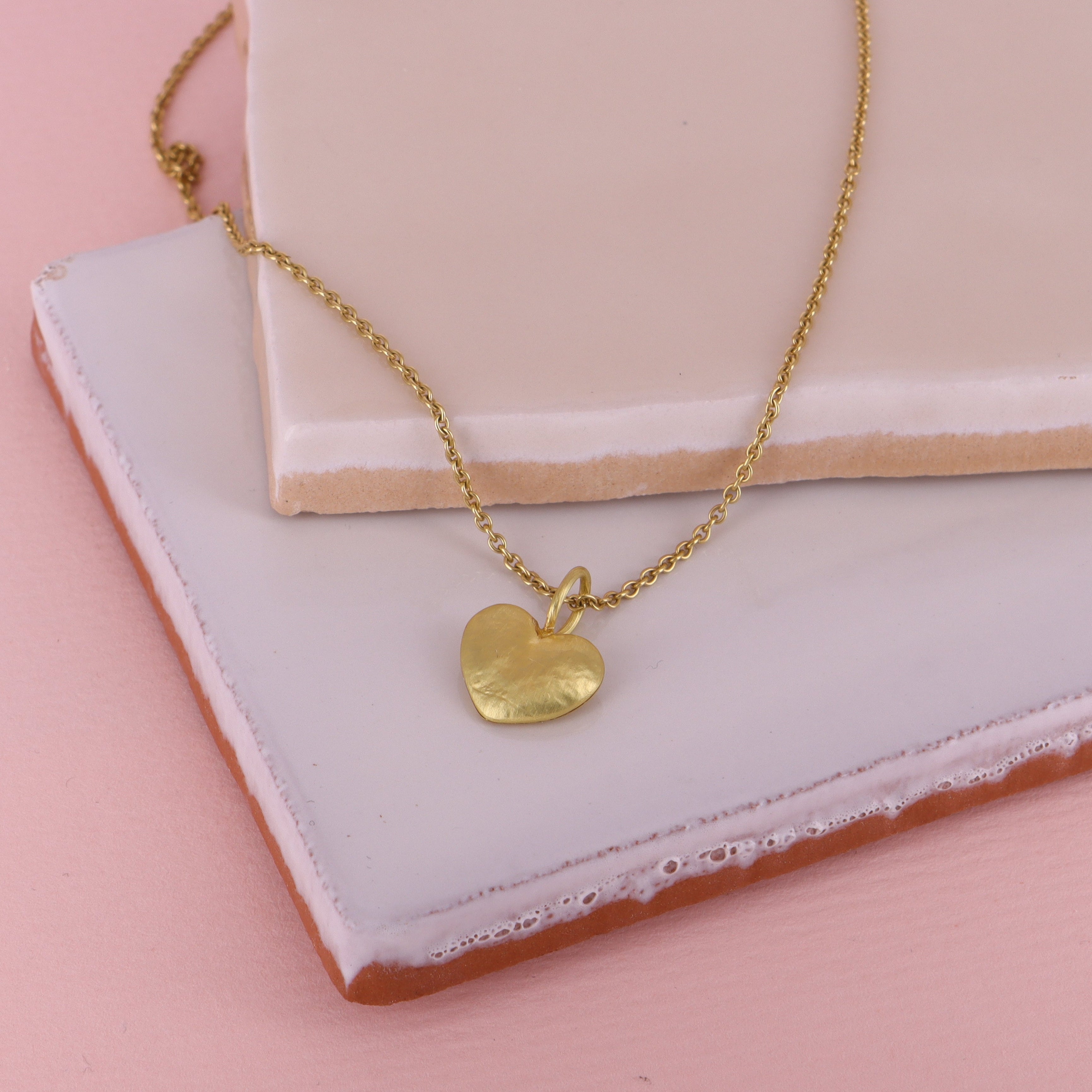 18 kt Unikt håndsmedede guldhjerte