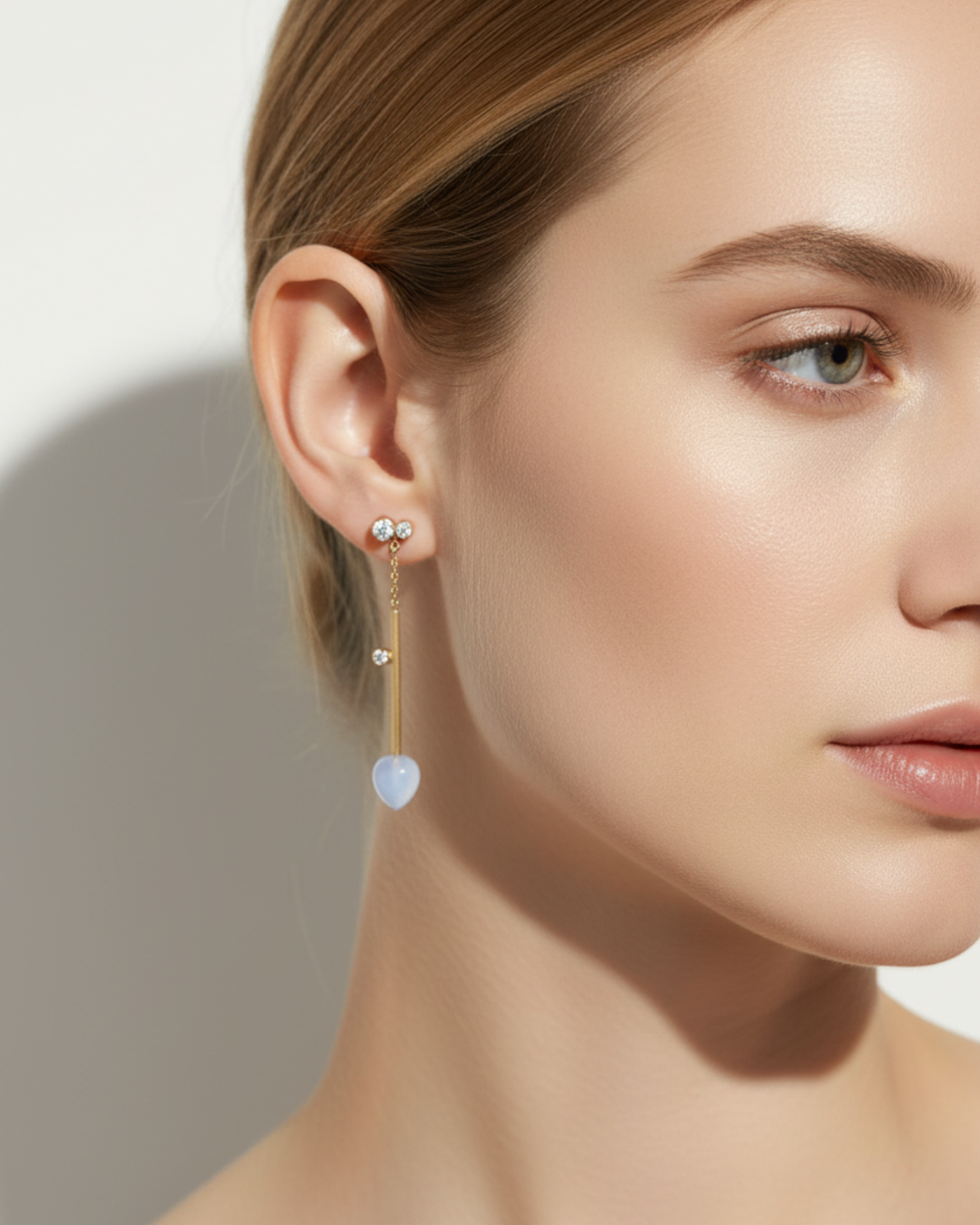 Kalcedon Ørevedhæng med diamant - 18 kt, 0,04 ct