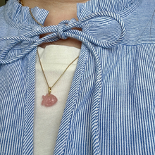 Indlæs billede til gallerivisning 18 kt. No.14 fisk rosa rosakvarts. Lille
