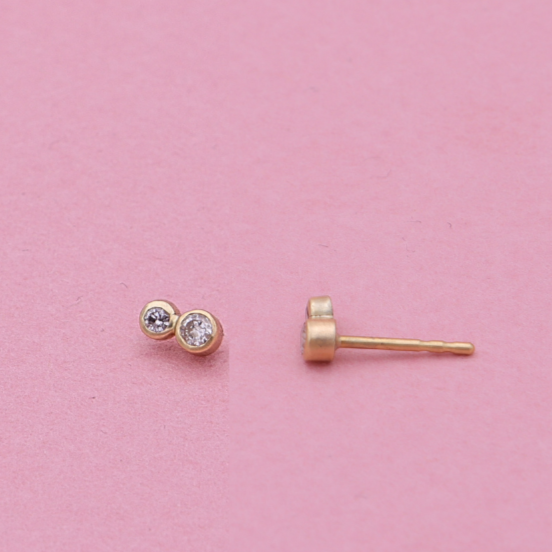 18 kt. - 1. stk. ørestik Guldsmedens diamanter No.14 -🟤 0,05 ct