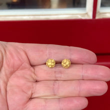 Indlæs og afspil video i gallerivisning 18 kt. guld ørestikker No.16
