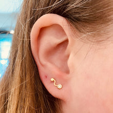 Indlæs billede til gallerivisning 18 kt. guld ørestikker. Sæt af 2 MINI haletudse
