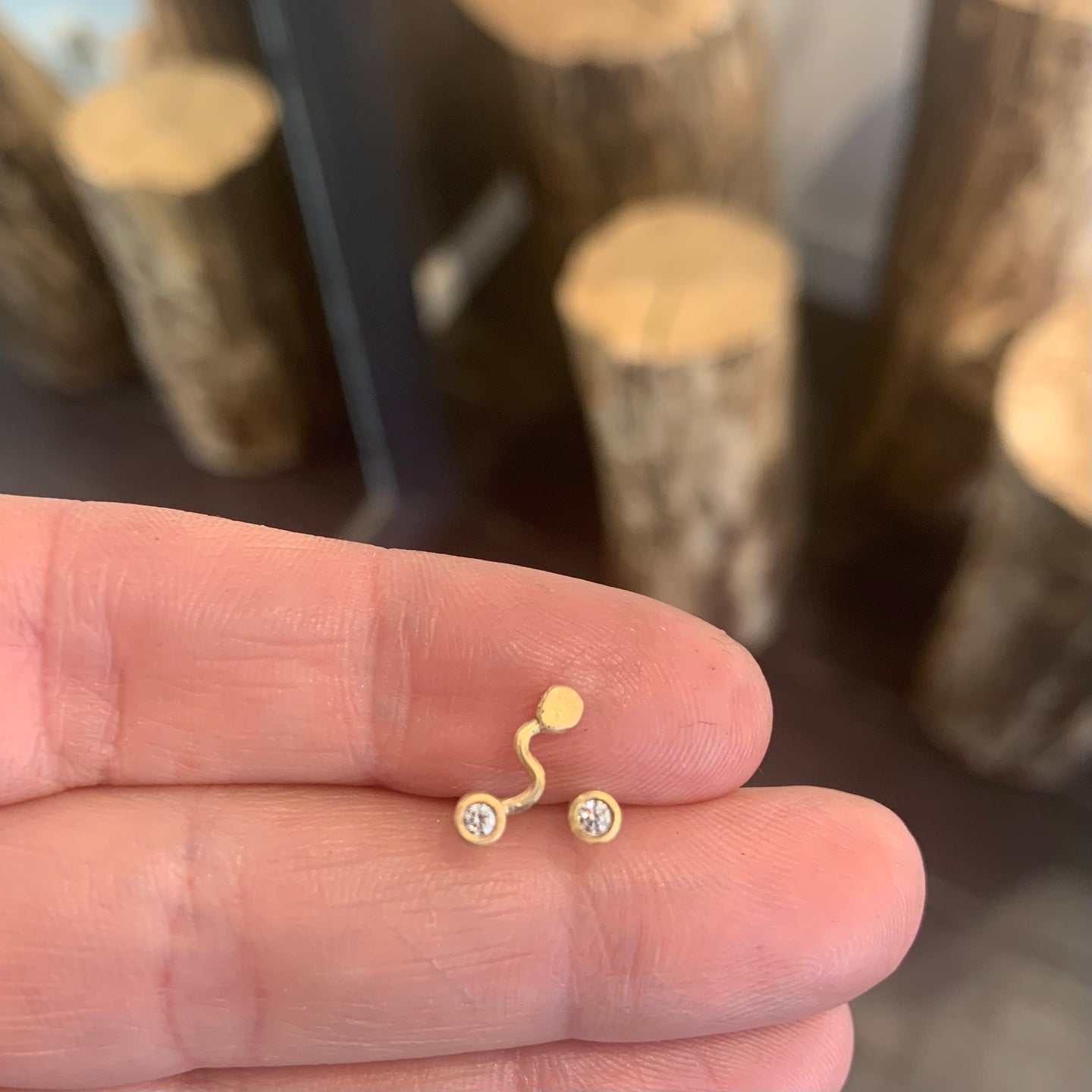 Sæt af 2 øreringe med  MINI haletudse og enkel diamant