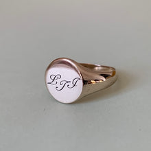 Indlæs billede til gallerivisning Signet ring med dine initialer
