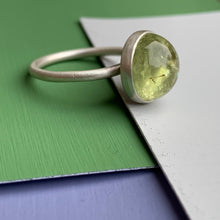 Indlæs billede til gallerivisning Palette ring med stor grøn beryl

