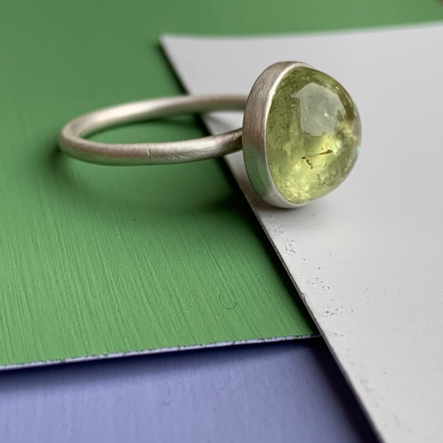 Palette ring med stor grøn beryl