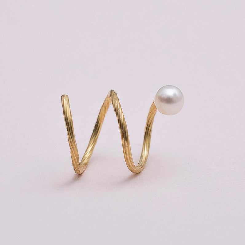 TIL 1 HUL I ØRET • TWIST 18 kt GULD med perle
