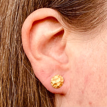 Indlæs billede til gallerivisning 18 kt. guld ørestikker No.16
